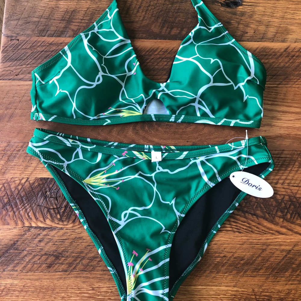 Doris Women’s Bathing Suit Size Large